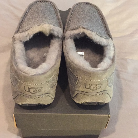 UGG- Men’s Ascot Wool lined Slipper - Picture 4 of 6